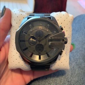 Slightly used men’s watch original box